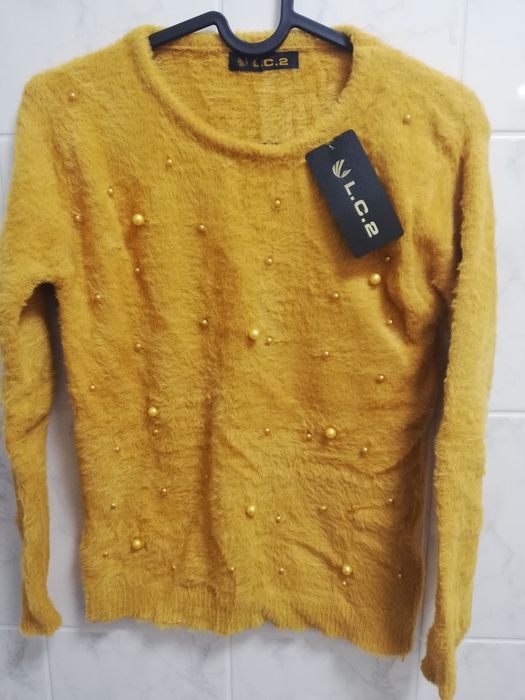 Sweter z perełkami
