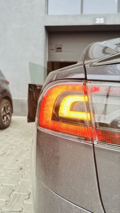 Жовті поворотники Tesla Model S 2013-2021 Ліхтар Фара задняя жовта