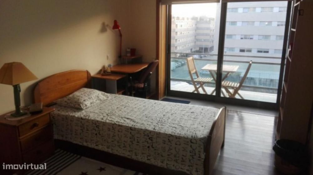 Quarto - localizado em Guimaraes
