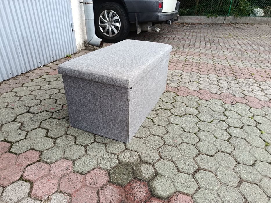 Pufa otwierana tapicerowaną że schowkiem