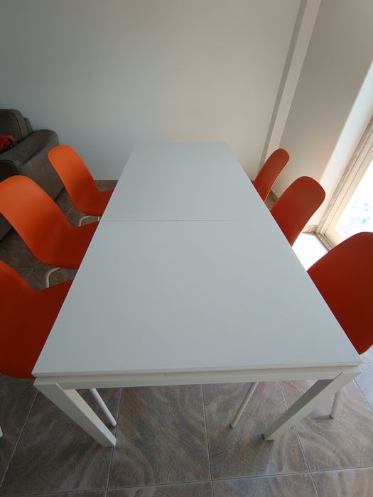 Mesa Extensível IKEA VANGSTA branca + 6 Cadeiras Laranja IKEA LEIFARNE