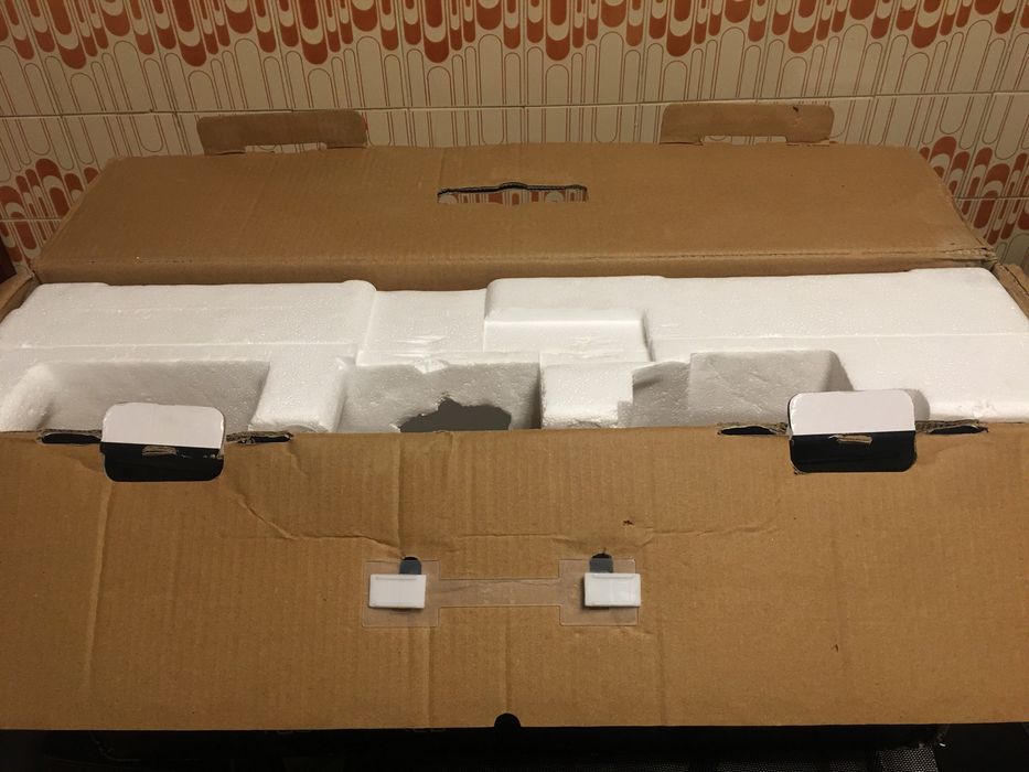 Monitor Curvo AOC 24’ 144Hz (Ecrã Partido)