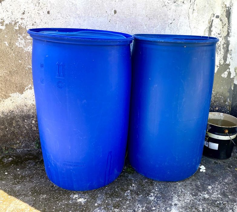 Lote 3 Bidões 200L + OFERTA 5 Jerricãs (Tudo por 60€)