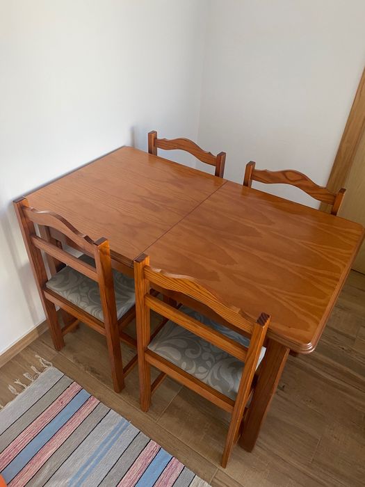 Mesa com 4 cadeiras Madeira