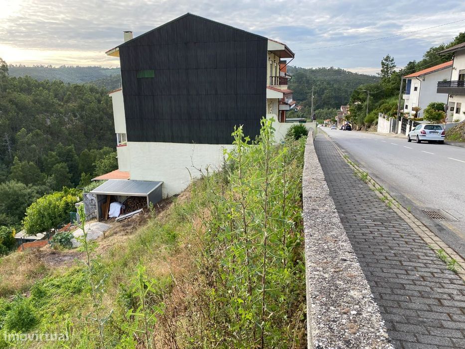 vende-se lote de terreno para moradia de três frentes — Foz Do Sousa E Covelo, Porto