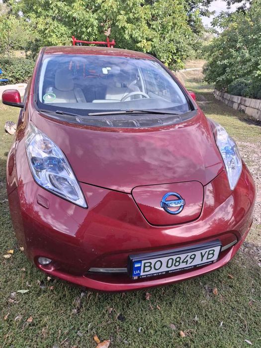 Продам Nissan Leaf 2012