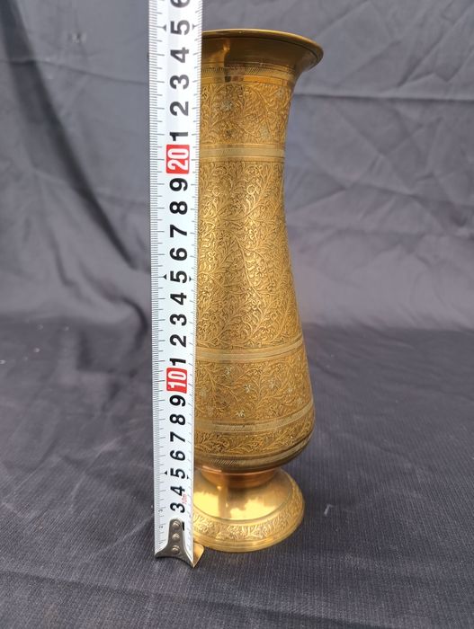 Stary mosiężny wazon