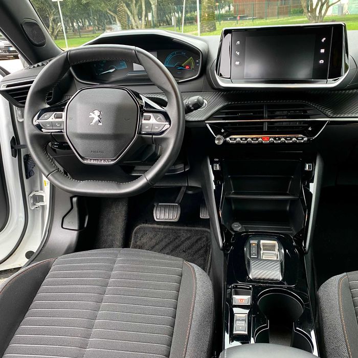 Peugeot e‑2008 Active Pack 50 kWh  , SOH 97,4%, Como Novo