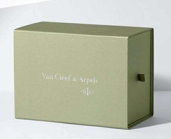 Оригінальна картонна коробка Van Cleef and Arpels