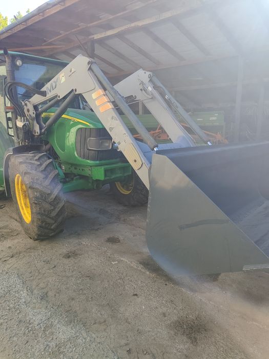 Фронтальний навантажувач