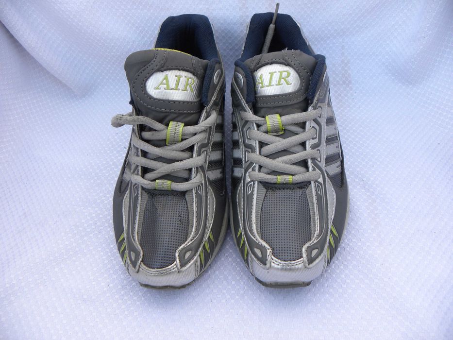 Buty sportowe chłopięce młodzieżowe rozmiar 37 wiązane