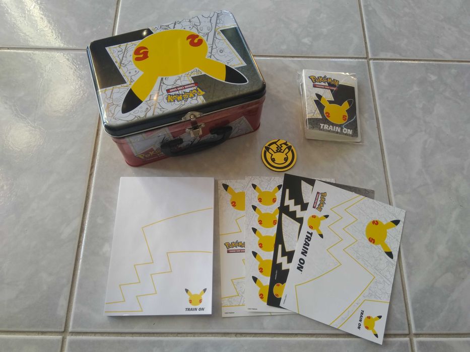 Cartas e artigos de Celebrations Pokemon