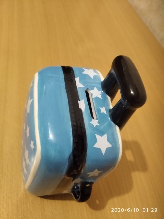 оригинальная копилка, в форме чемодана