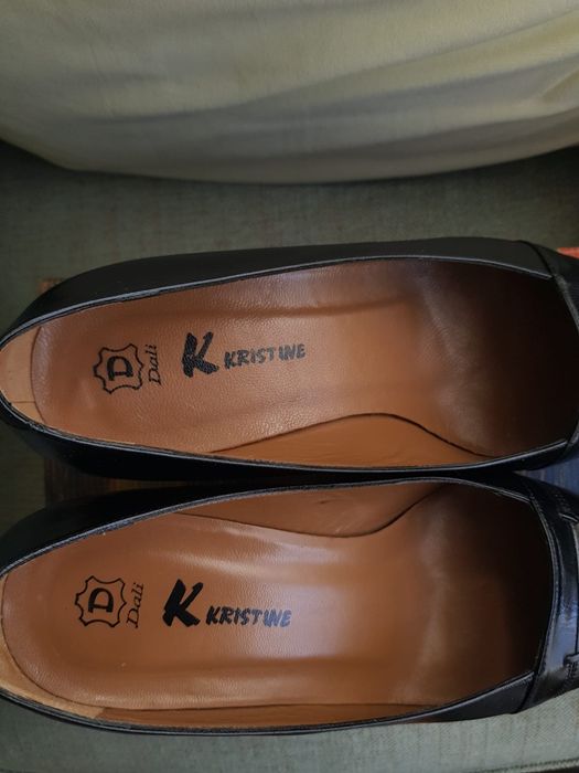 Sapatos de salto pretos