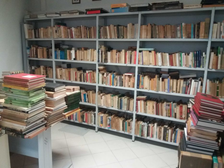 Livros muito antigos, livros antigos e livros recentes