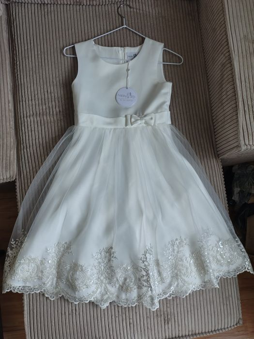 Sukienka dzieciąca z haftami i wiązaną aplikacją Happy Girls