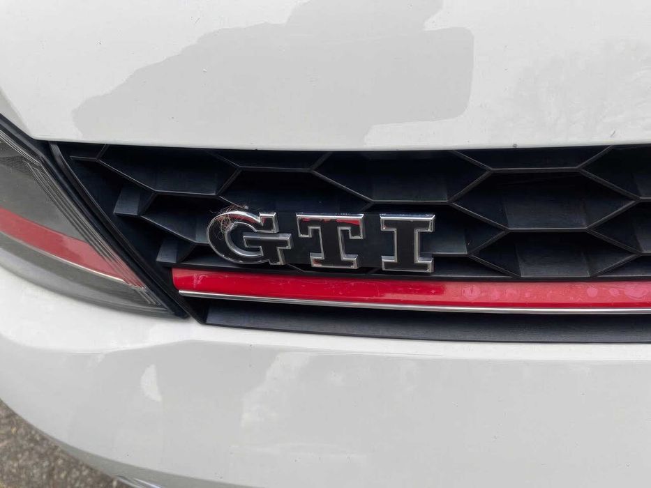 Volkswagen Golf GTI S 4-Door with Performance      2015