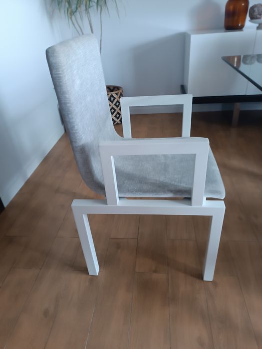 Duas Cadeiras de jantar modernas