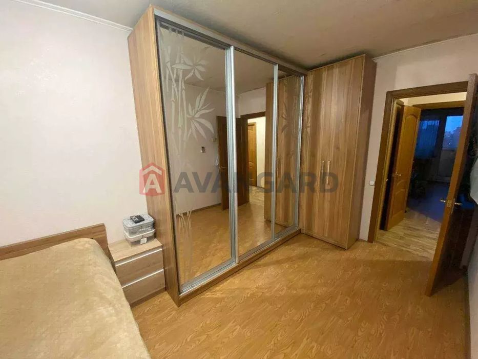 Продам 3-ком. Калиновая,свет есть