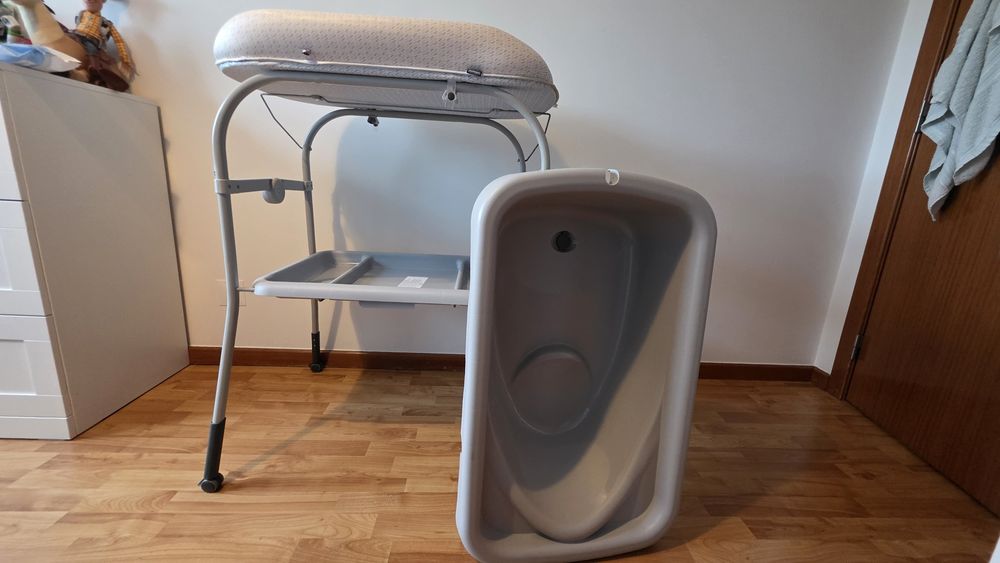 Fraldário com Banheira Chicco – Como Novo