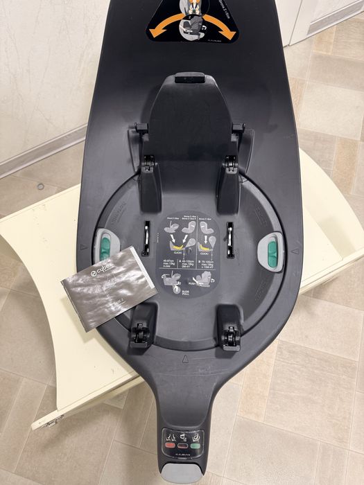 Автокрісло Cybex Sirona Z з поворотною базою