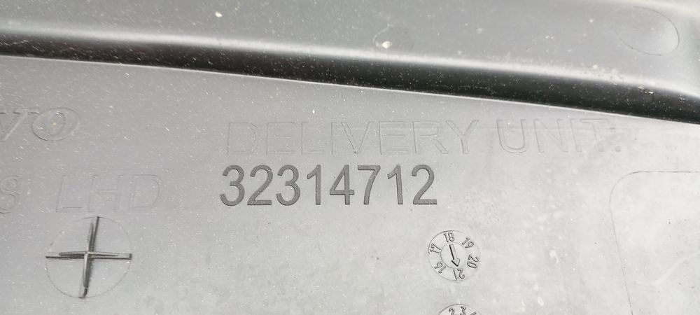 Torpedo VOLVO V60 II Cross Country (227)