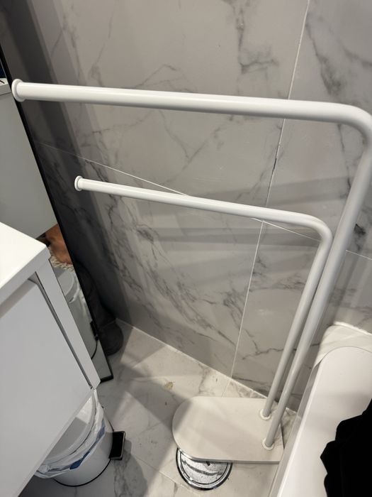 Suporte WC premium branco | Porta rolos + toalheiro + escova
