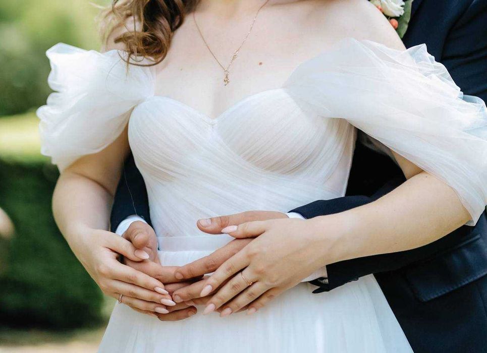 Весільна сукня з корсетом на шнурівці, фатин+атлас