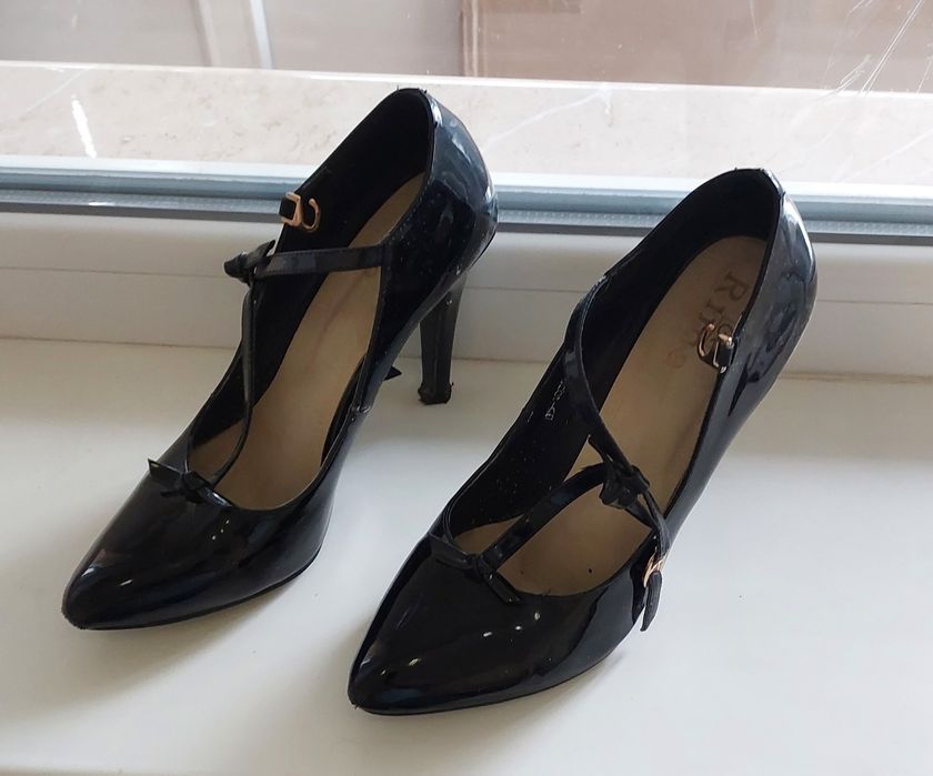 Продам женские туфли.