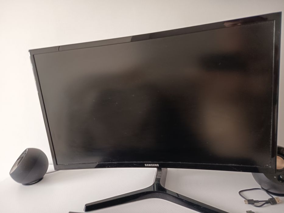 Monitor SAMSUNG  w pełni sprawny