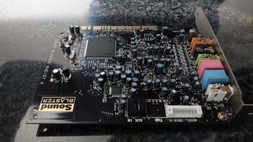 Placa Som Creative Sound Blaster® Audigy® 4 PCI 7.1 - 24-BIT 192KHZ
