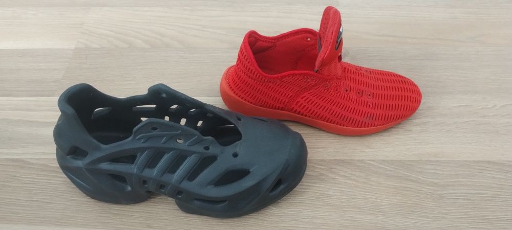 Кросівки Жіночі ADIDAS 37.5