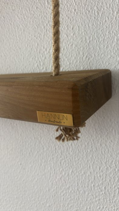Estante Suspensa Hannun - Modelo Makemba (Madeira Maciça)