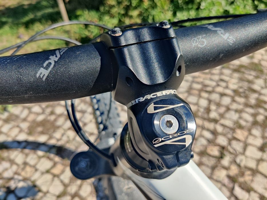 Bicicleta YT JEFFSY 27,5 ENDURO