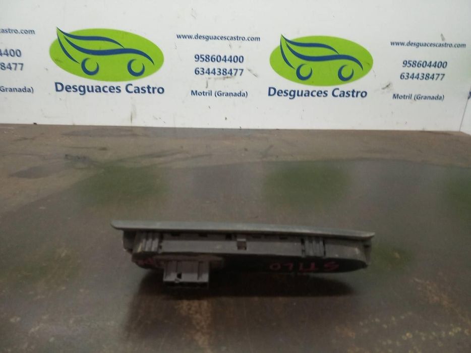 COMANDO ELEVADOR DE VIDRO FRONTAL ESQUERDO FIAT STILO 2003 -