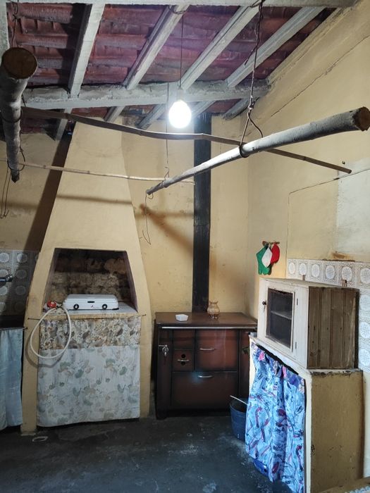 Vende-se moradia para recuperar em Monfortinho