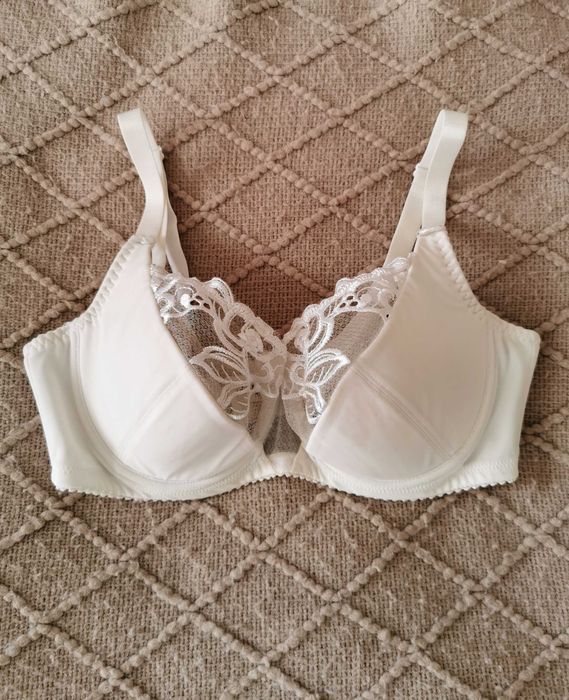 Kremowy stanik vintage z koronką