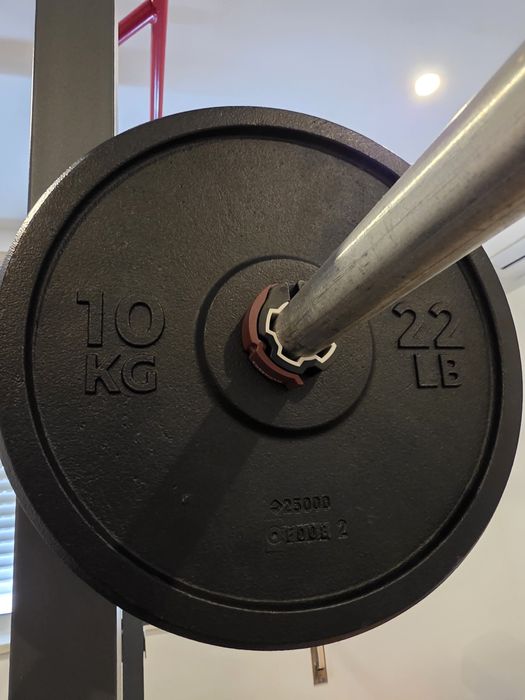 Ginásio com pesos