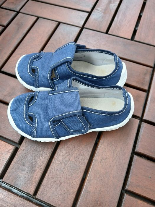 Kapcie na rzepy 26, wkladka wew 16 cm, granatowe