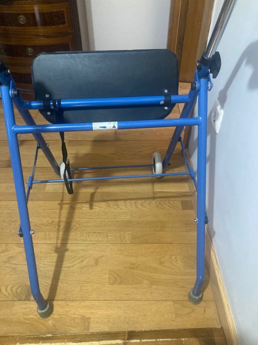 Andarilho novo com rodas