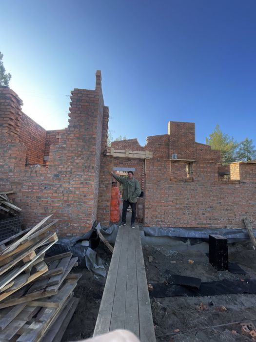 Виконую кирпичьну кладку кровля битоні роботи