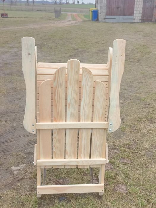 Drewniany leżak ogrodowy