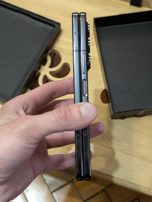 Samsung Galaxy FOLD 5 Black  12/512  в ідеальному стані 10/10