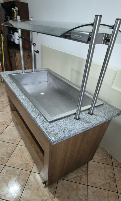 Bar sałatkowy z blatem granitowym