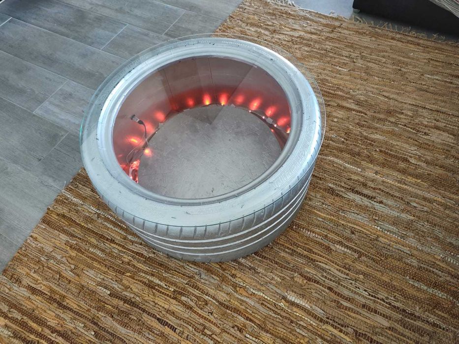 Mesa de centro com pneu de corrida
