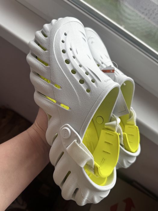 Нові оригінальні Crocs Echo Clog 207937-1N