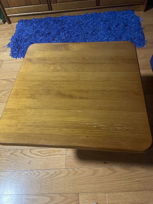 Mesa de apoio em madeira Cerne