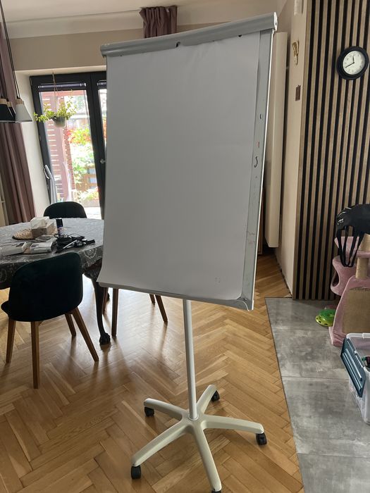 Flipchart magnetyczny mobilny na kółkach 100x70 cm CLASSIC