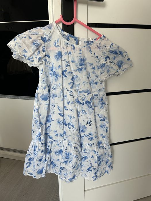 Letnia sukienka w kwiaty roz.128 nowa