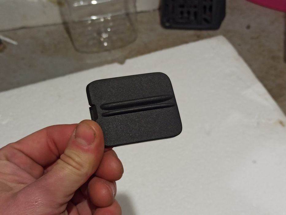 Заглушка буксировочного крюка переднього бампера Volvo XC90. Оригінал!